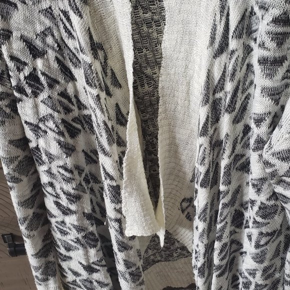 Pink Rose Cardigan - Picture 2 of 4